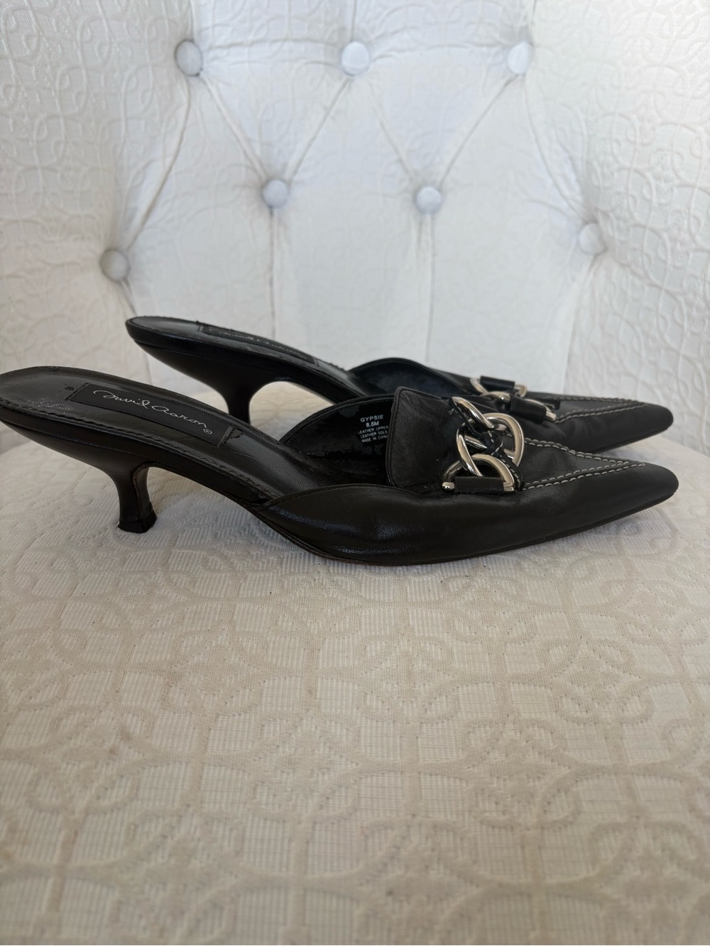Parisian-Inspired Black Pointed Mule with Silver Chain Accent - Picture 2 of 3
